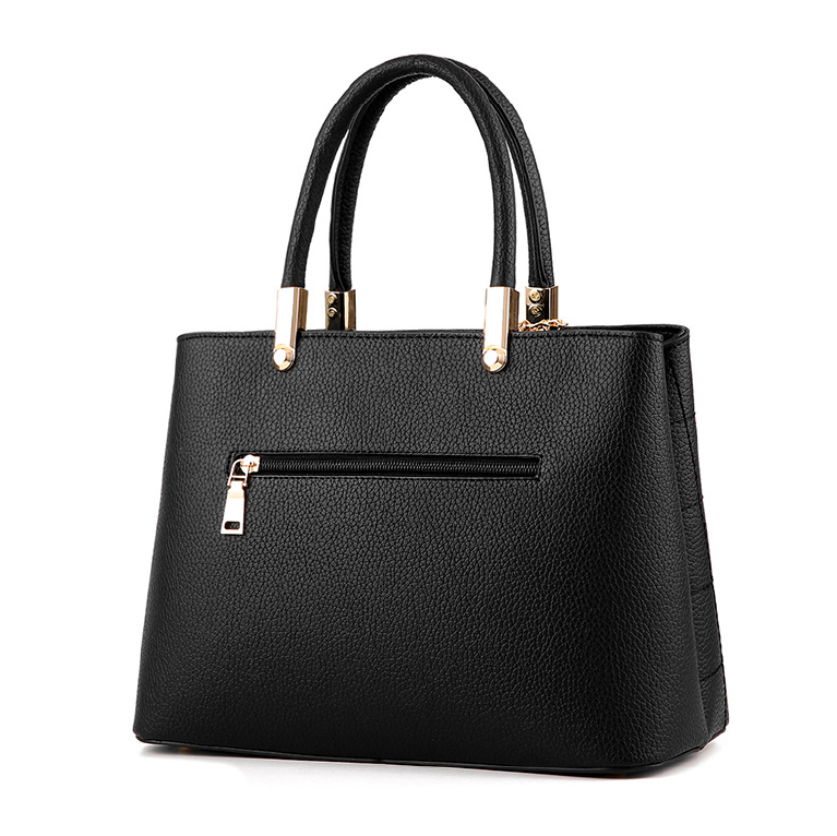 Bolsa Preta atrás
