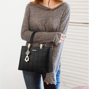 Bolsa Preta sendo Usada